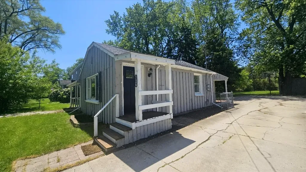 6068 Grove Avenue Grand Blanc Charter Township MI 48439
