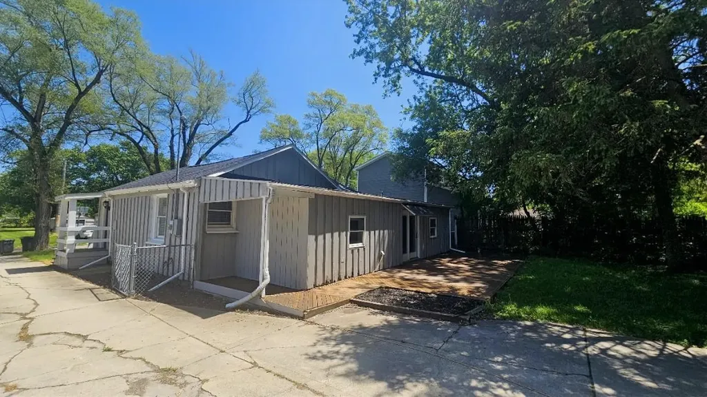 6068 Grove Avenue Grand Blanc Charter Township MI 48439