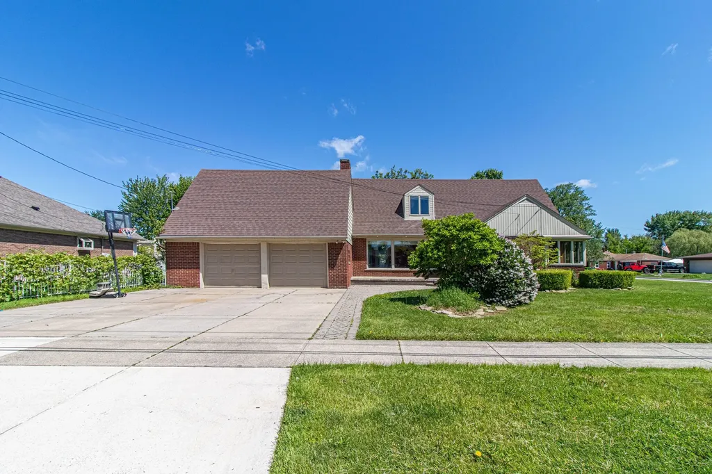 30007 Maison Street St. Clair Shores City MI 48082