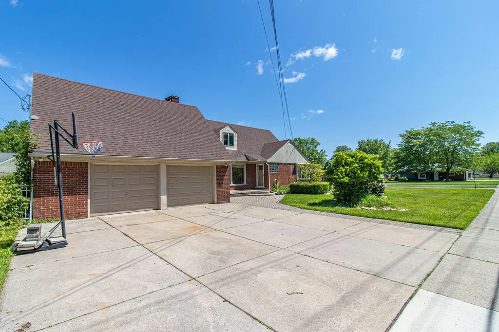 30007 Maison Street St. Clair Shores City MI 48082