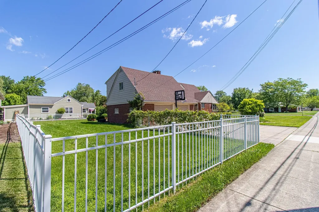 30007 Maison Street St. Clair Shores City MI 48082