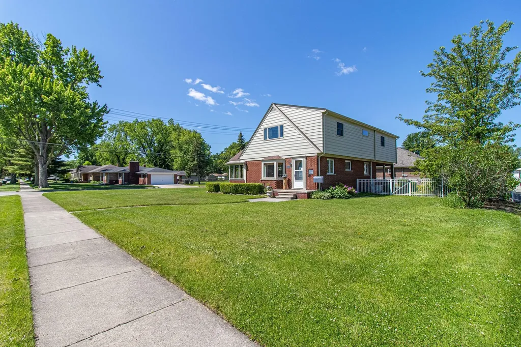 30007 Maison Street St. Clair Shores City MI 48082
