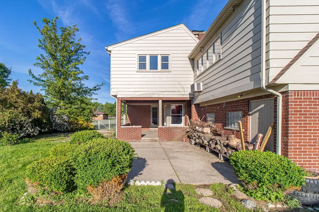 30007 Maison Street St. Clair Shores City MI 48082