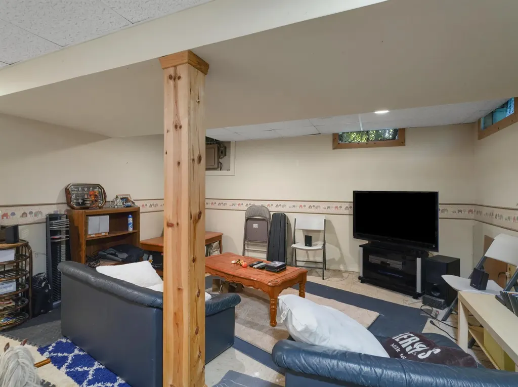 21934 Shadybrook Drive Novi City MI 48375