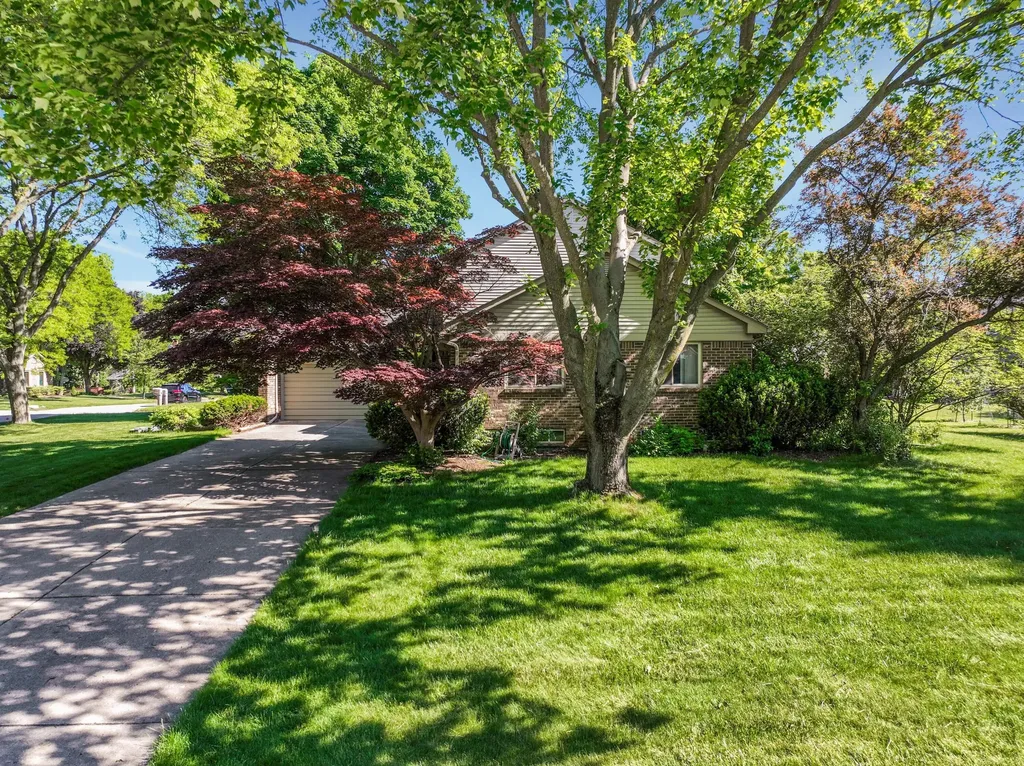 21934 Shadybrook Drive Novi City MI 48375