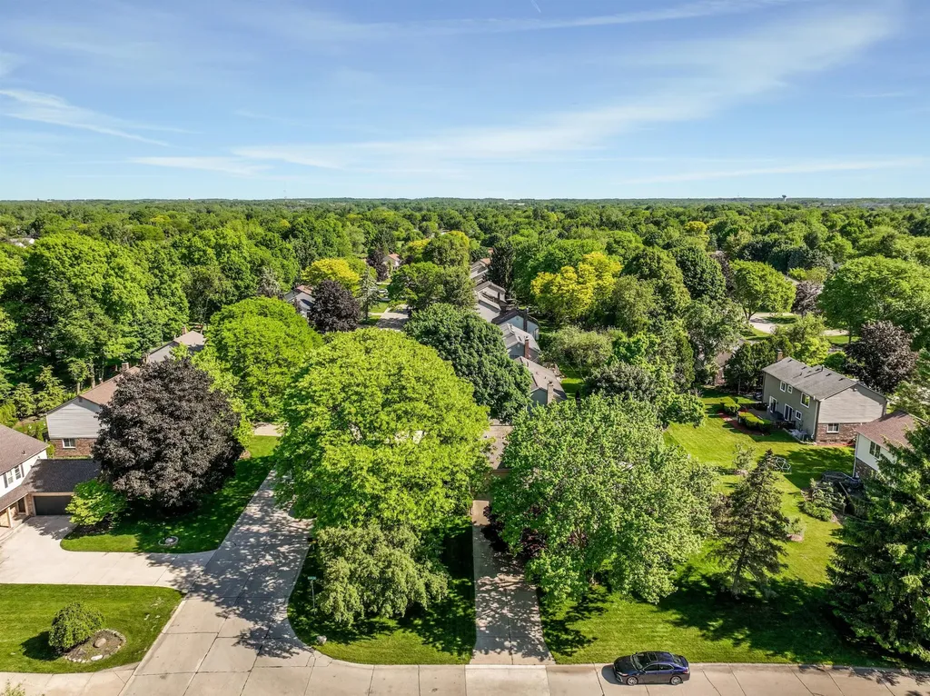 21934 Shadybrook Drive Novi City MI 48375
