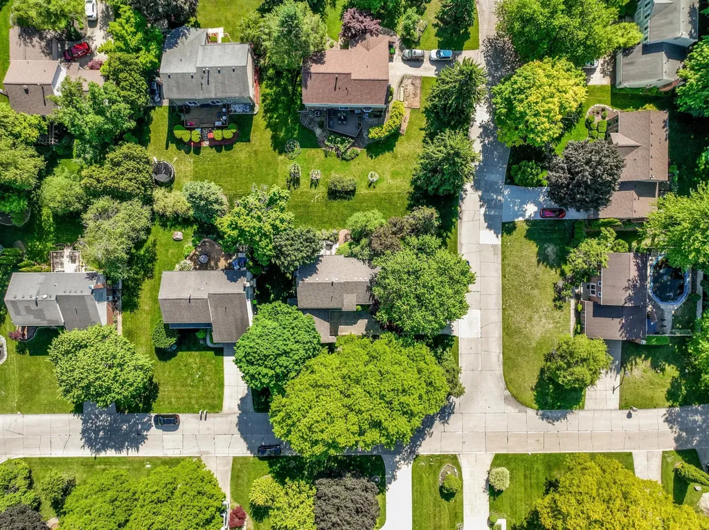 21934 Shadybrook Drive Novi City MI 48375