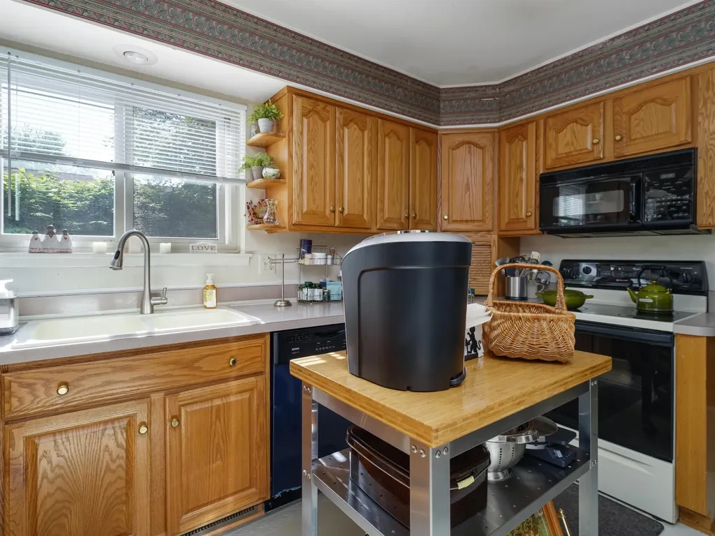 21934 Shadybrook Drive Novi City MI 48375