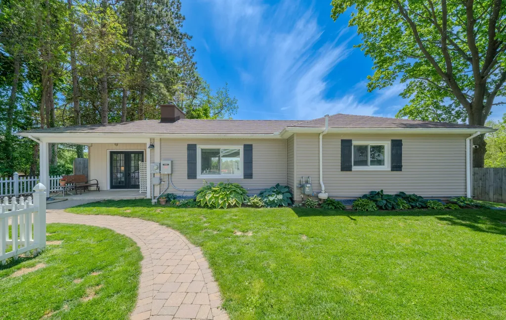 12569 S Crystal Lake Drive Somerset Township MI 49233