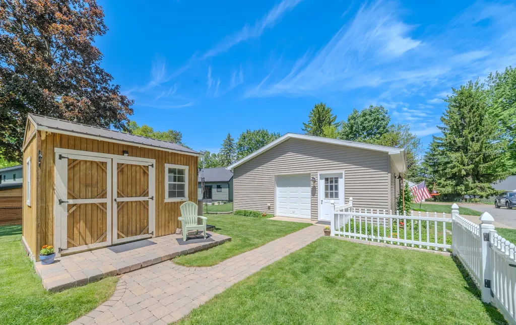 12569 S Crystal Lake Drive Somerset Township MI 49233