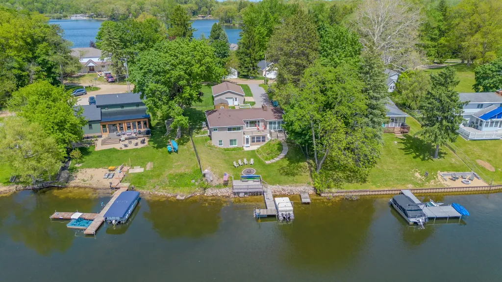 12569 S Crystal Lake Drive Somerset Township MI 49233