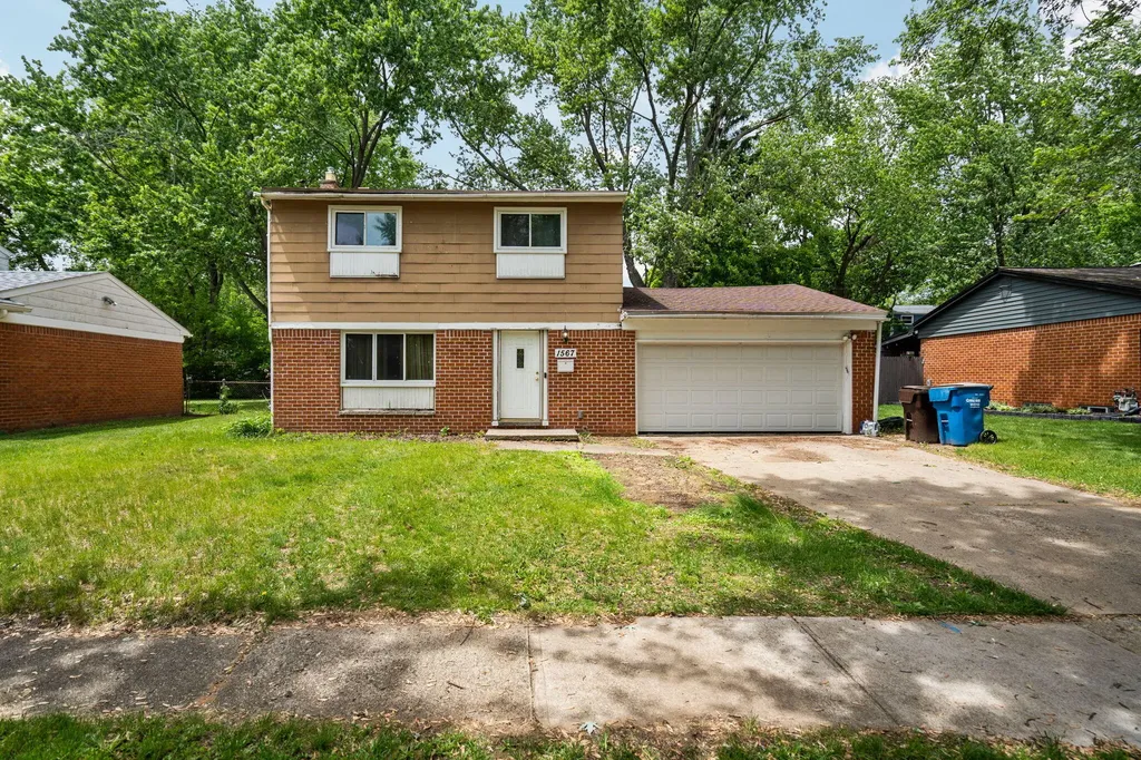 1567 Stratford Court Superior Charter Township MI 48198