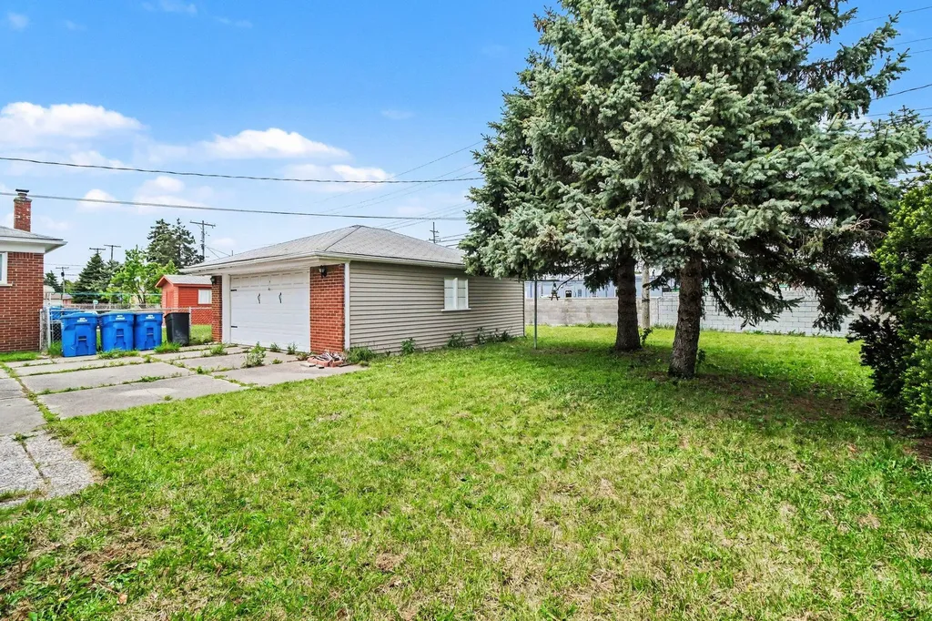 8271 Stanley Drive Warren City MI 48093