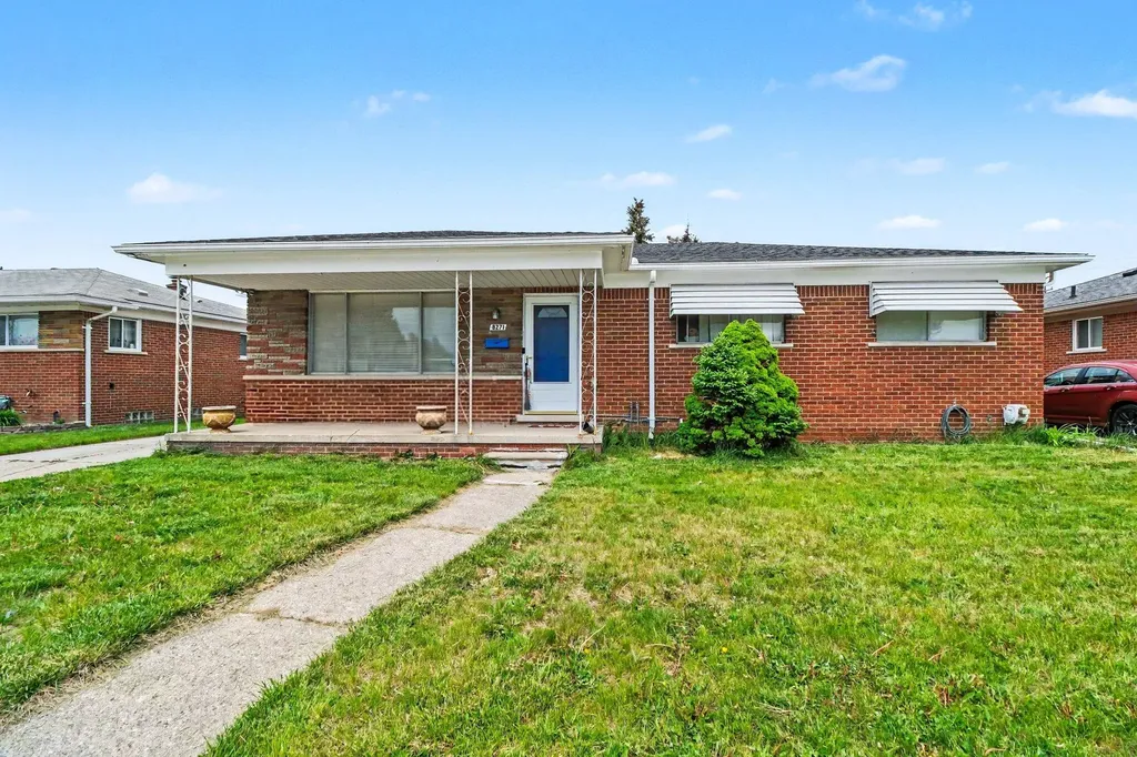 8271 Stanley Drive Warren City MI 48093