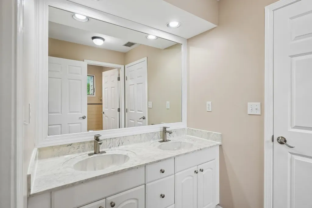 1819 Brookview Drive Lodi Township MI 48176