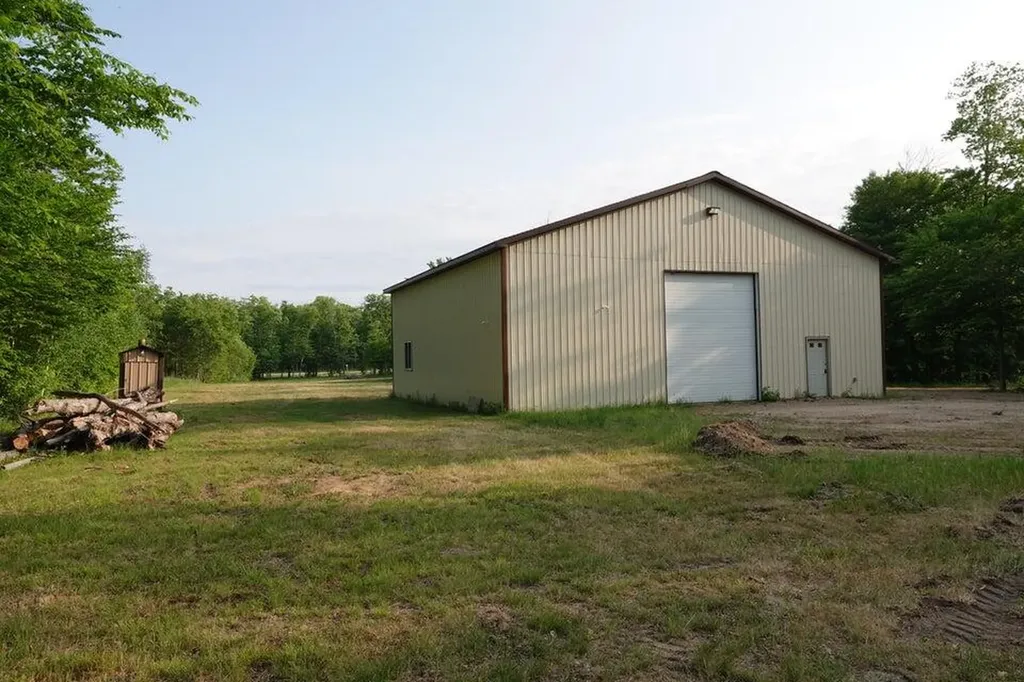 5061 Prater Boulevard Hendricks Township MI 49762