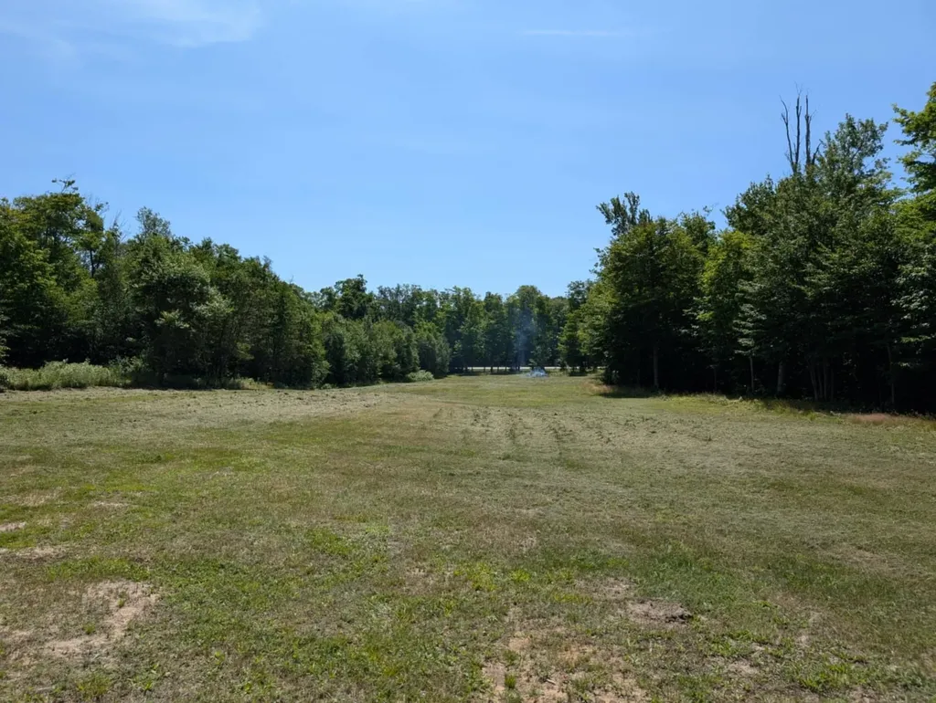 5061 Prater Boulevard Hendricks Township MI 49762