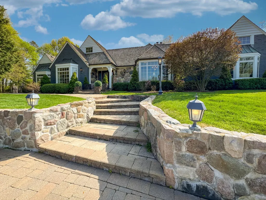 267 Woodberry Drive Bloomfield Hills City MI 48304