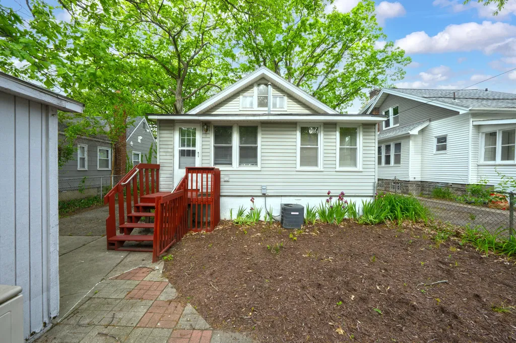 220 Farmdale Street Ferndale City MI 48220
