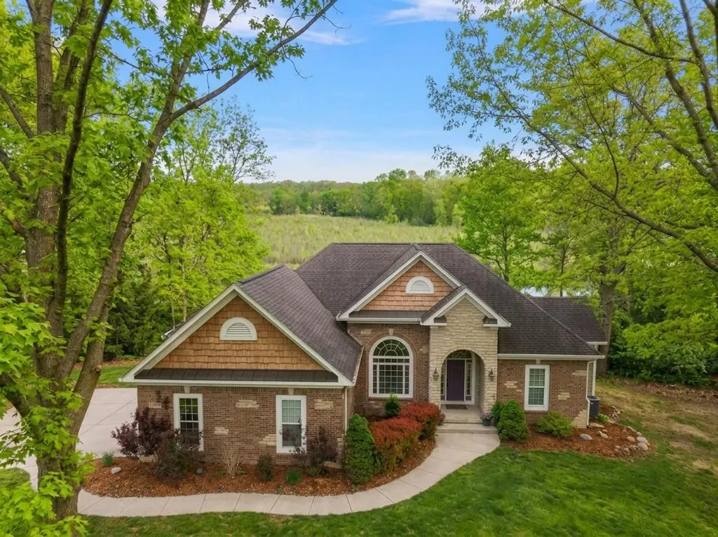 11137 Jeanette Drive Hamburg Township MI 48189
