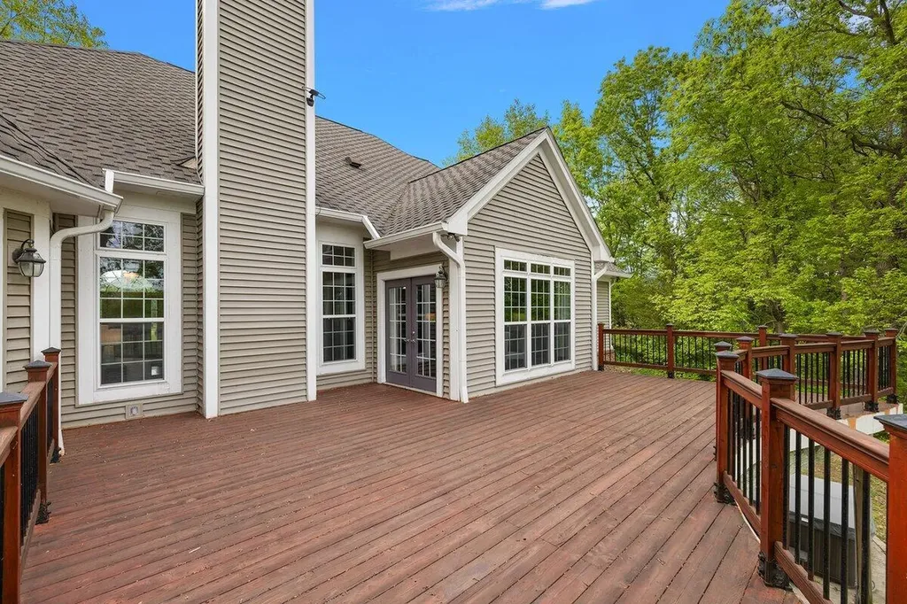 11137 Jeanette Drive Hamburg Township MI 48189