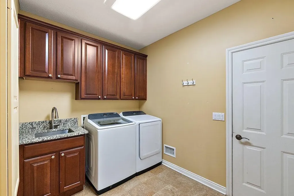 11137 Jeanette Drive Hamburg Township MI 48189