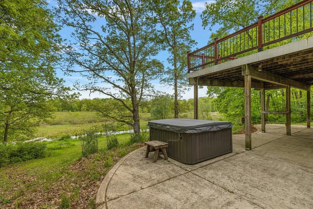 11137 Jeanette Drive Hamburg Township MI 48189