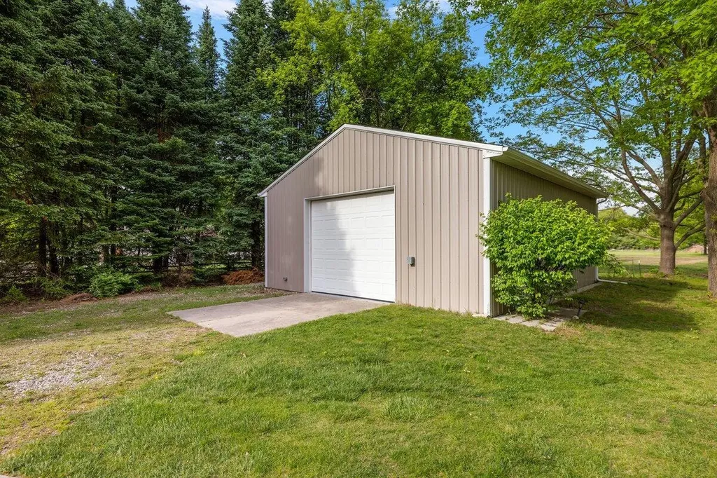 11137 Jeanette Drive Hamburg Township MI 48189