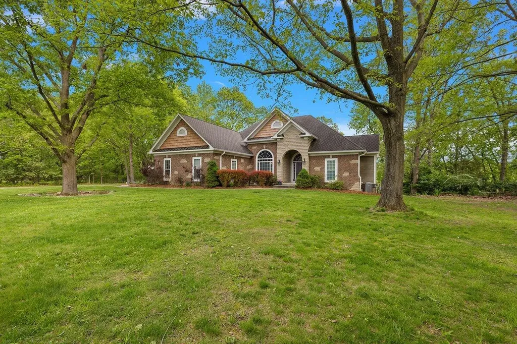 11137 Jeanette Drive Hamburg Township MI 48189