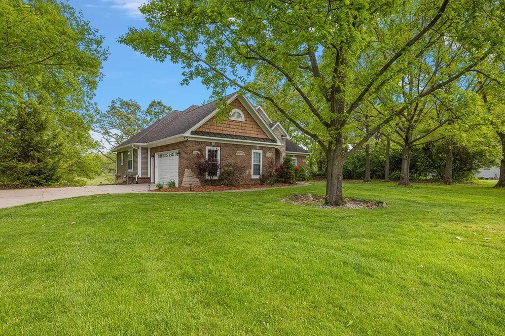 11137 Jeanette Drive Hamburg Township MI 48189