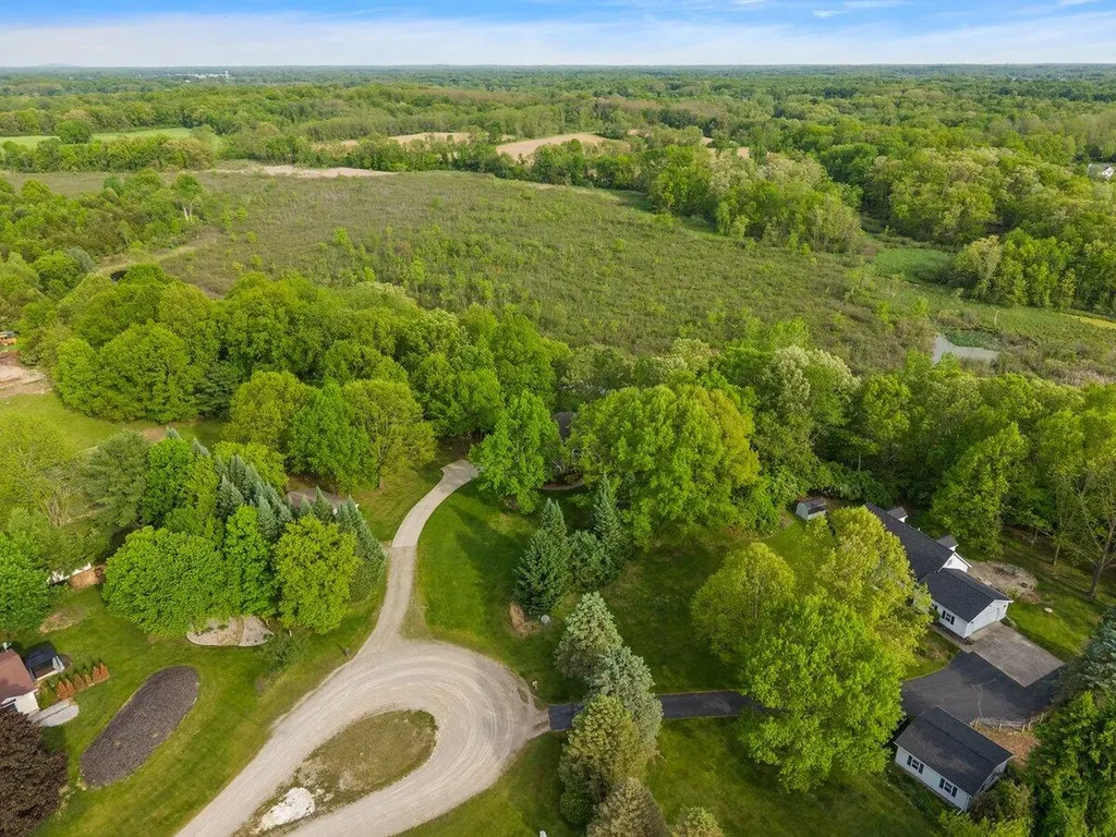 11137 Jeanette Drive Hamburg Township MI 48189