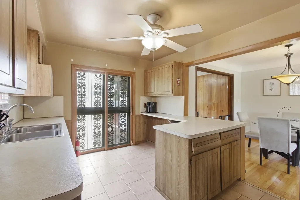 21630 Westhampton Street Oak Park City MI 48237