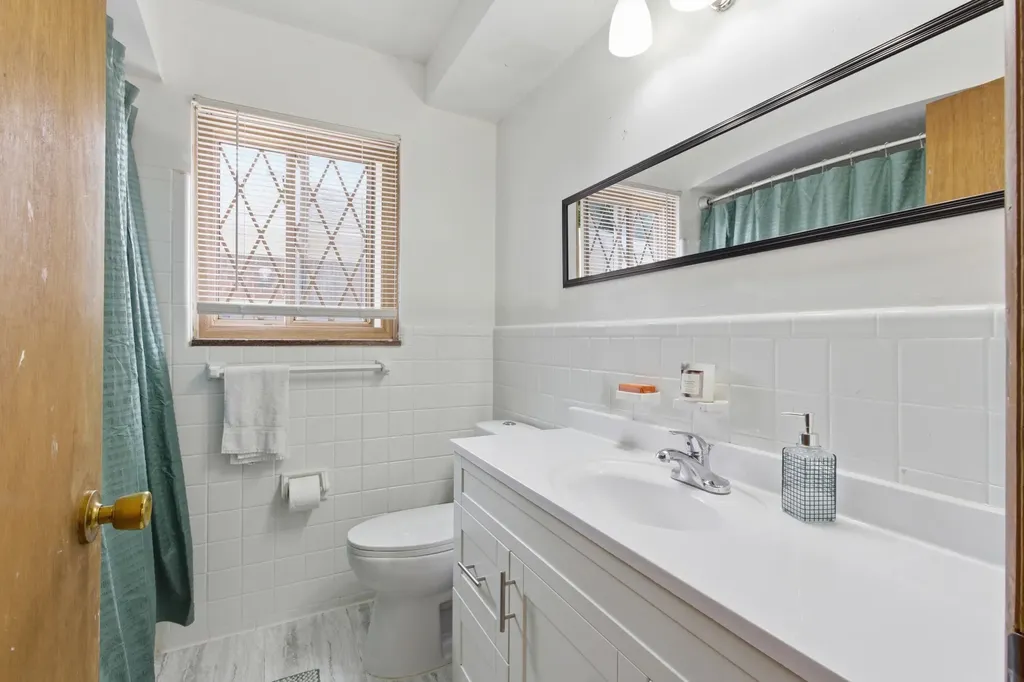21630 Westhampton Street Oak Park City MI 48237
