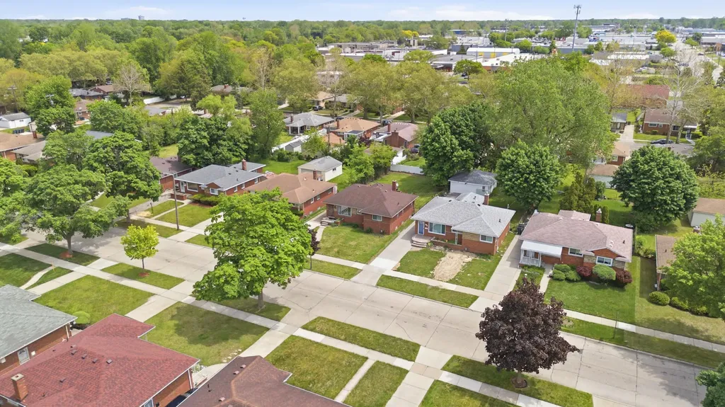 21630 Westhampton Street Oak Park City MI 48237