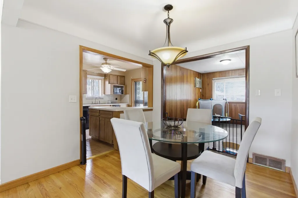 21630 Westhampton Street Oak Park City MI 48237