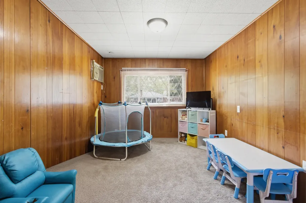21630 Westhampton Street Oak Park City MI 48237