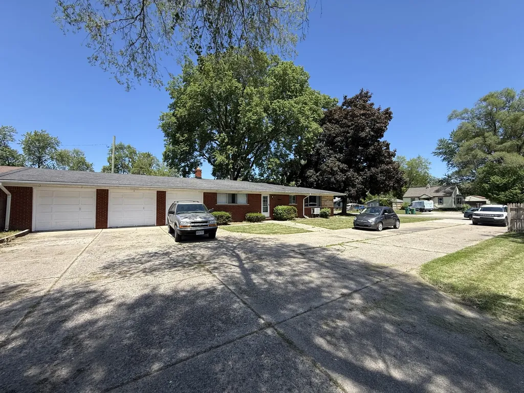 521 N Harris Road Ypsilanti Charter Township MI 48198