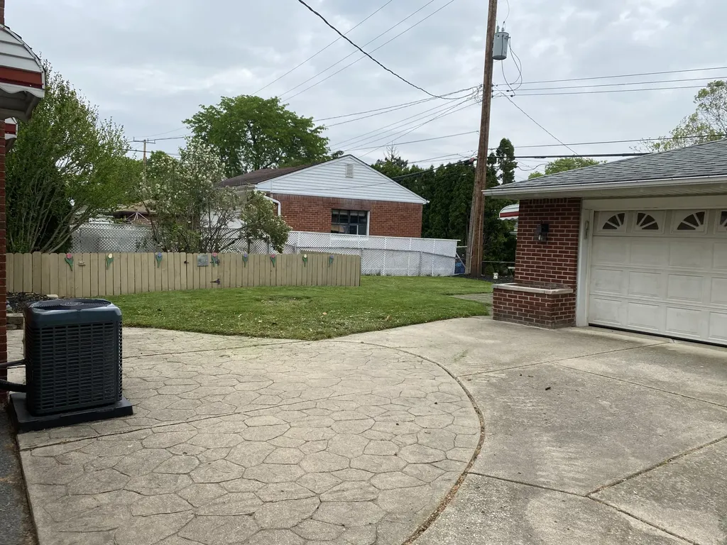 1761 Grange Road Trenton City MI 48183