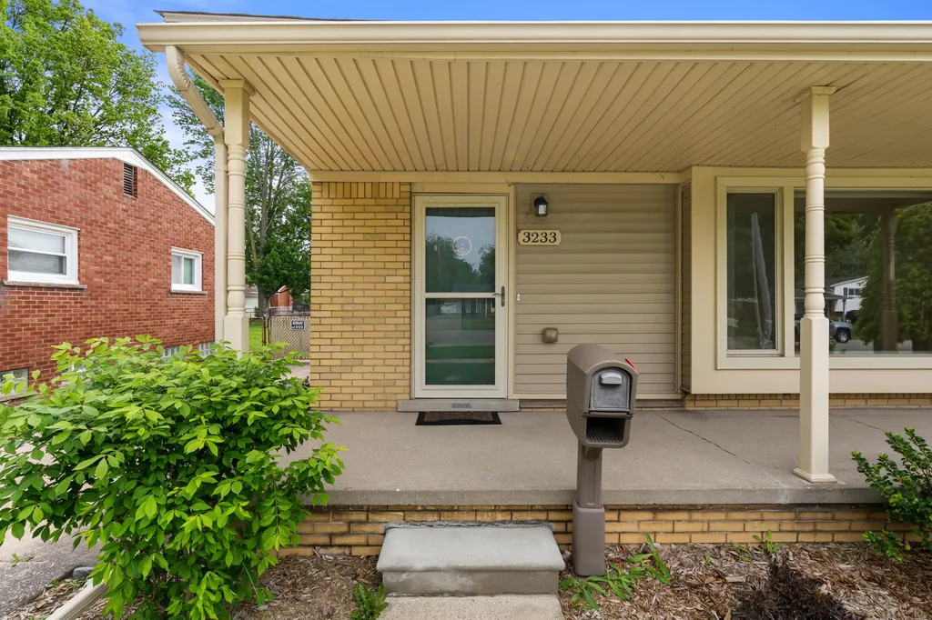 3233 Grange Road Trenton City MI 48183