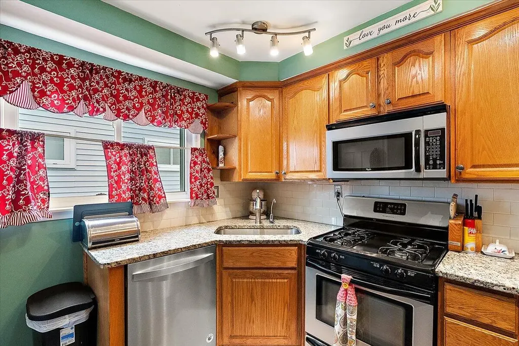 539 Mayflower Avenue Lincoln Park City MI 48146