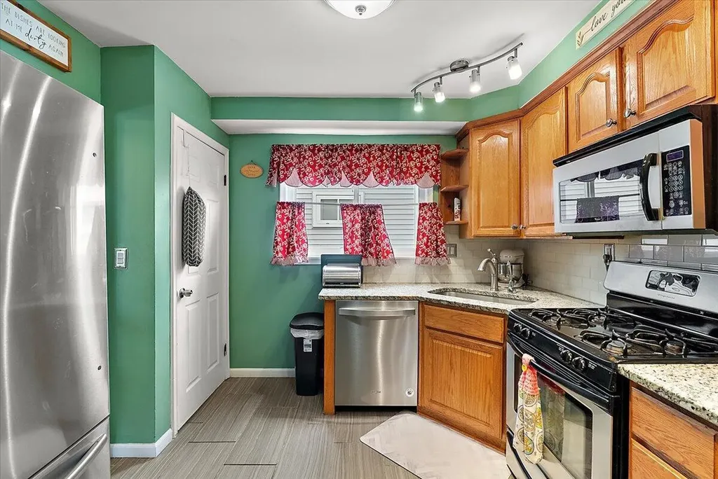 539 Mayflower Avenue Lincoln Park City MI 48146