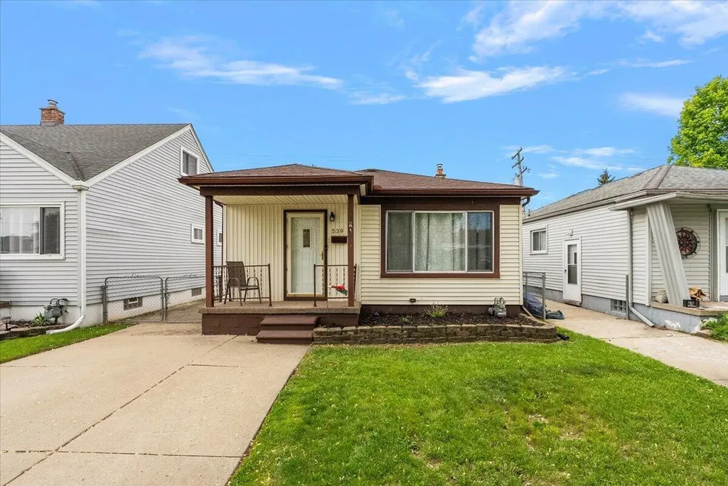 539 Mayflower Avenue Lincoln Park City MI 48146