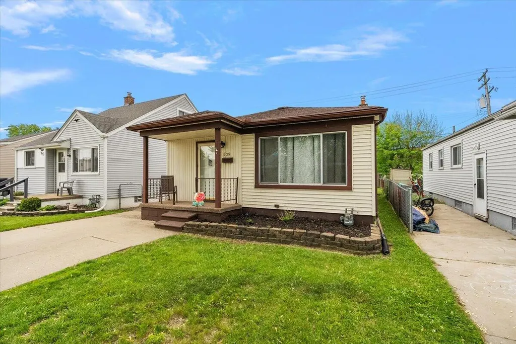 539 Mayflower Avenue Lincoln Park City MI 48146