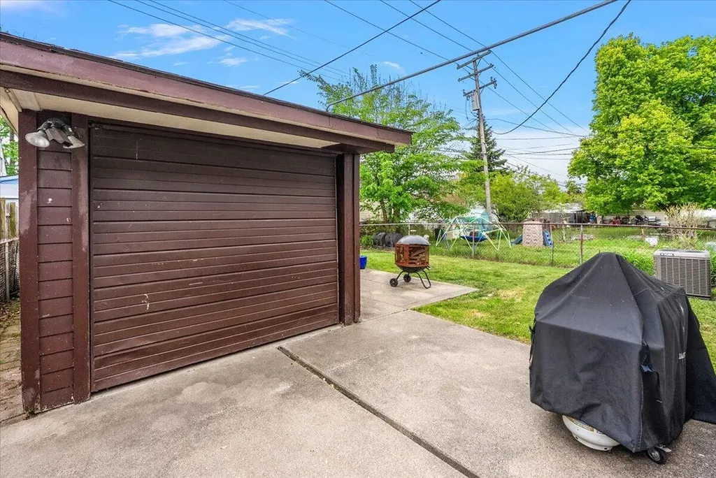 539 Mayflower Avenue Lincoln Park City MI 48146