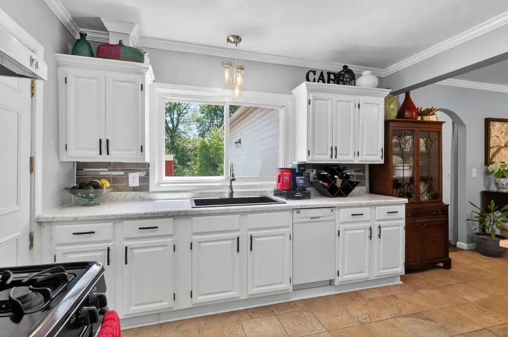 37951 Grantland Street Livonia City MI 48150