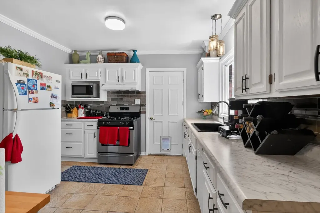 37951 Grantland Street Livonia City MI 48150