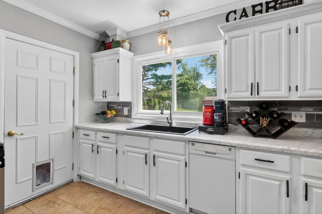 37951 Grantland Street Livonia City MI 48150