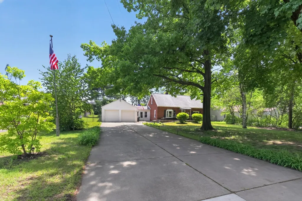 37951 Grantland Street Livonia City MI 48150