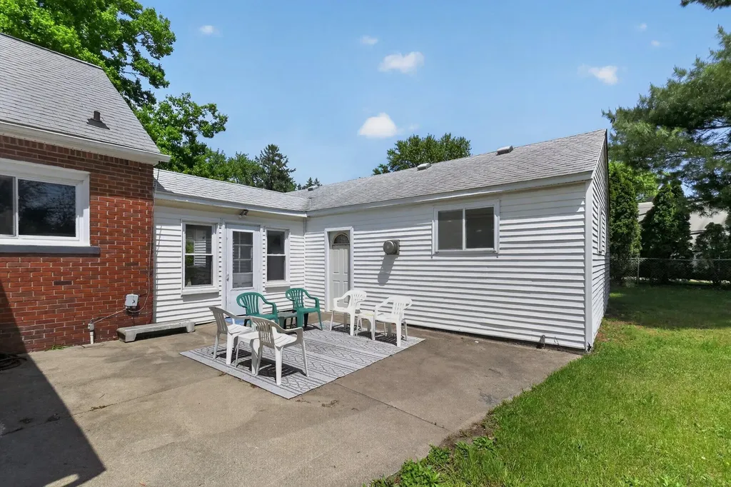 37951 Grantland Street Livonia City MI 48150