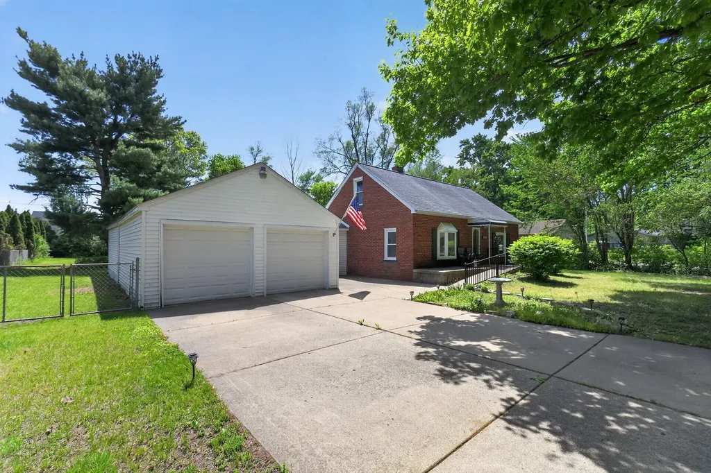 37951 Grantland Street Livonia City MI 48150